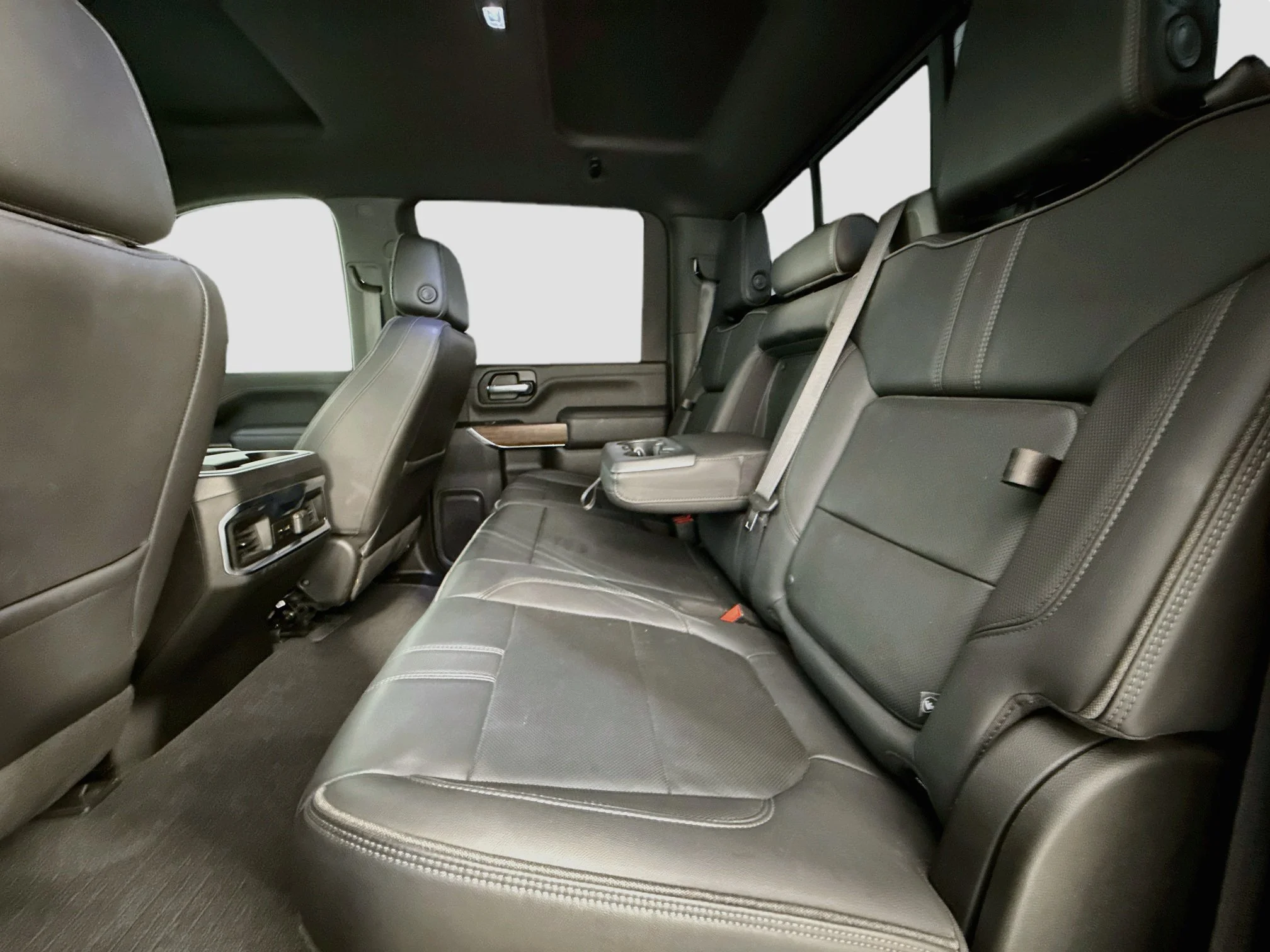 Used 2022 MOSAIC BLACK METALLIC Chevrolet High Country image 26