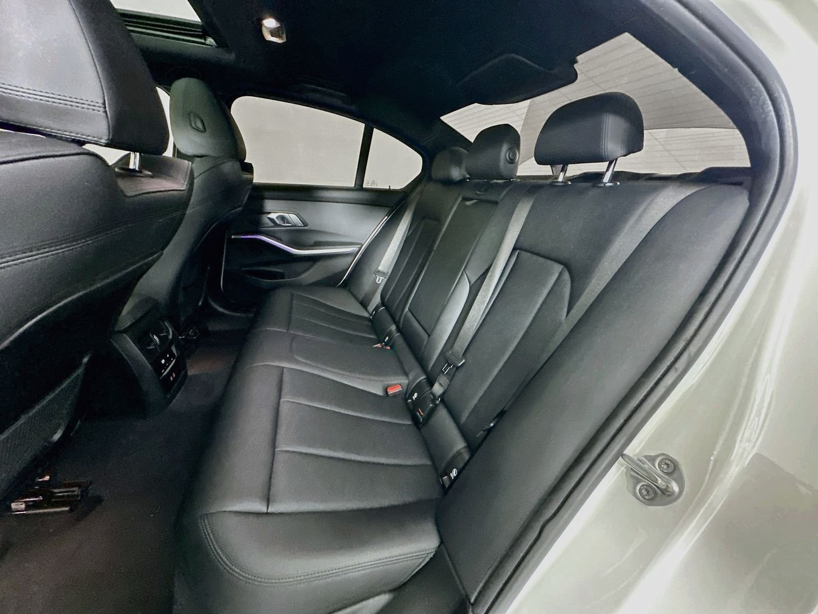 Used 2021 Alpine White BMW 330i image 24
