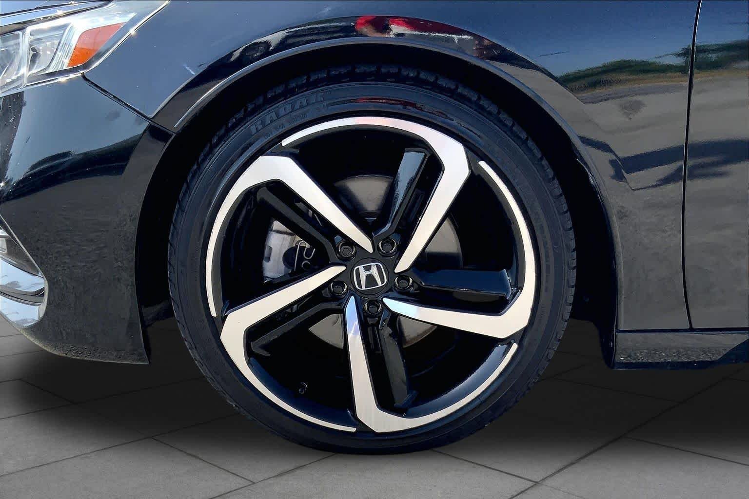 Used 2018 CRYSTAL BLACK PEARL Honda Sport 1.5T image 11