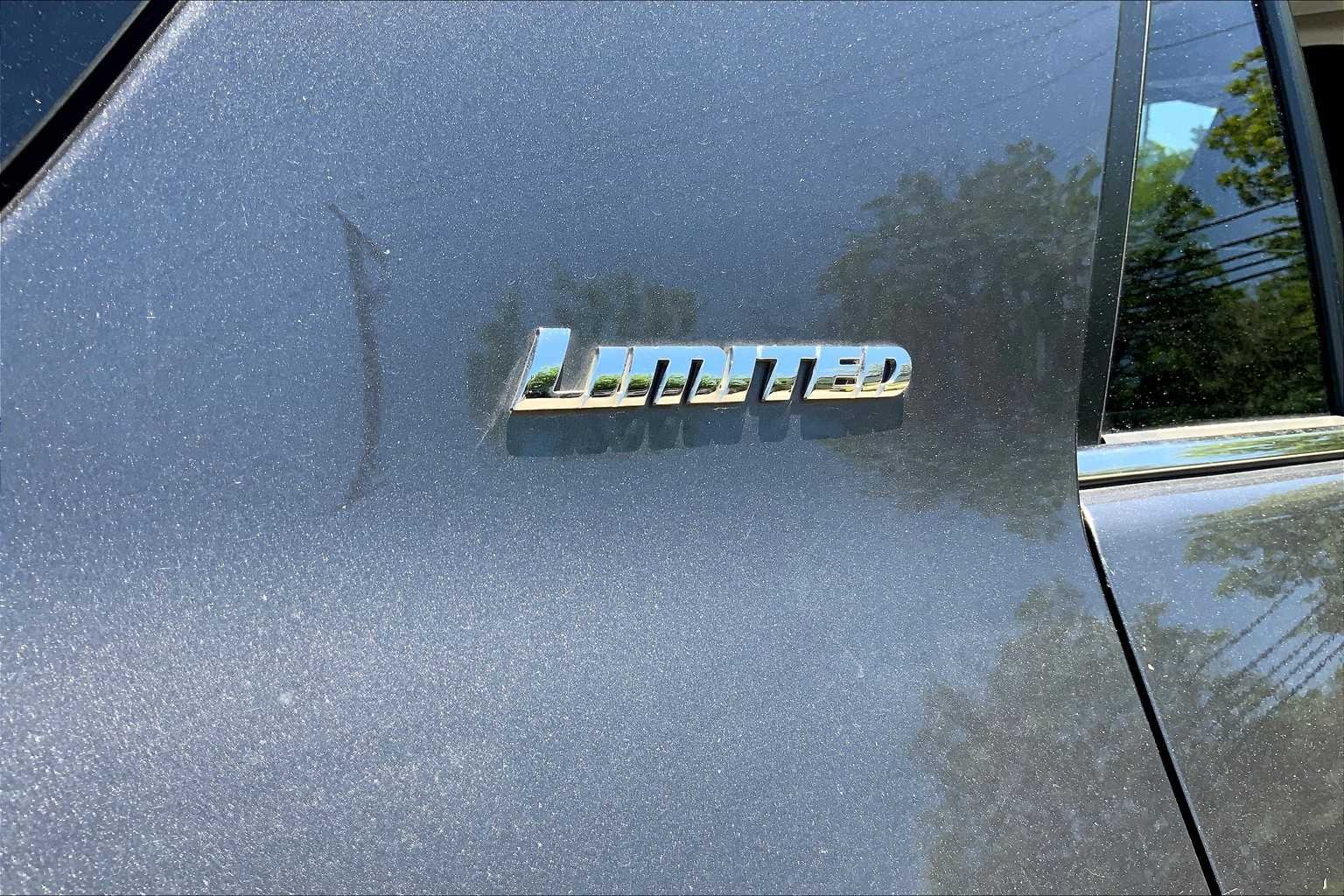Used 2017 Magnetic Gray Metallic Toyota SR5 image 10