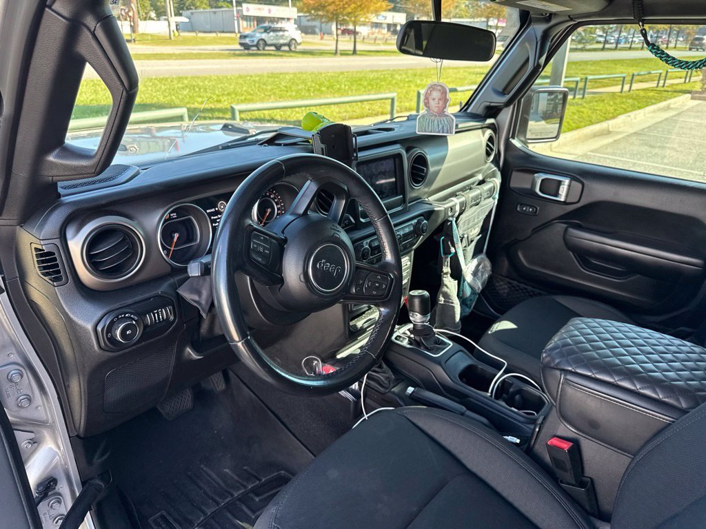 Used 2021 Silver Jeep Unlimited Sport S image 6