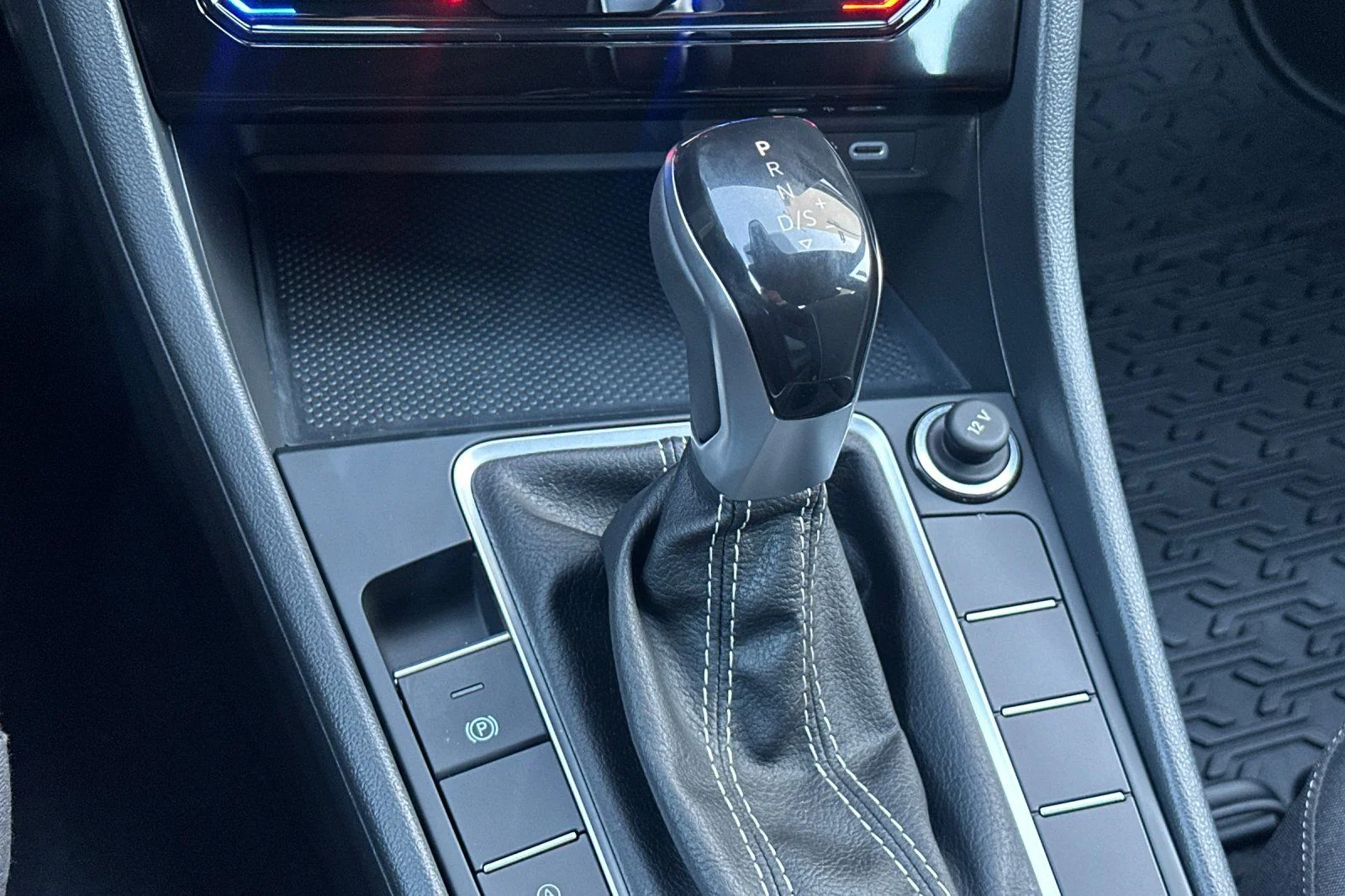 New 2026 Black Volkswagen 1.5T Sport image 18