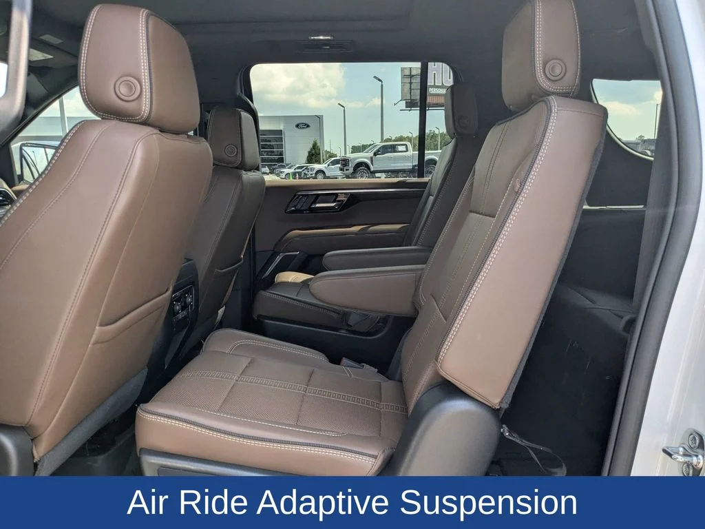 Used 2025 Iridescent Pearl Tricoat Chevrolet High Country image 15