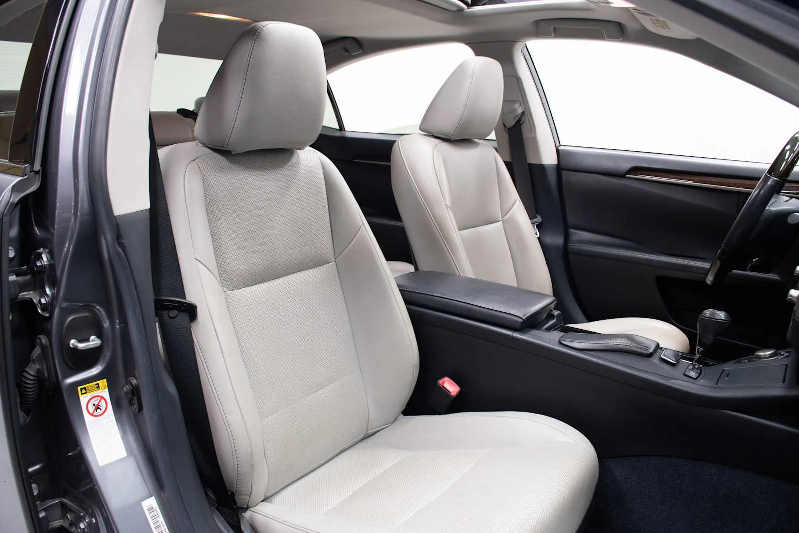 Used 2013 Nebula Gray Pearl Lexus 4dr Sdn image 23