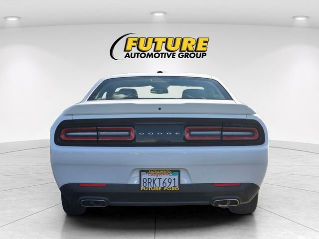 Used 2019 White Dodge SXT image 5