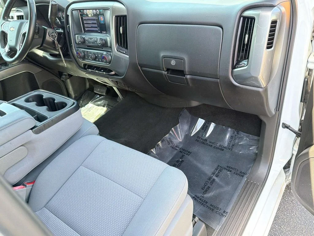 Used 2018 Summit White Chevrolet LT image 35