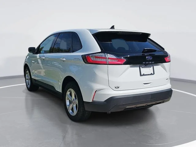 Used 2022 White Ford SE image 4