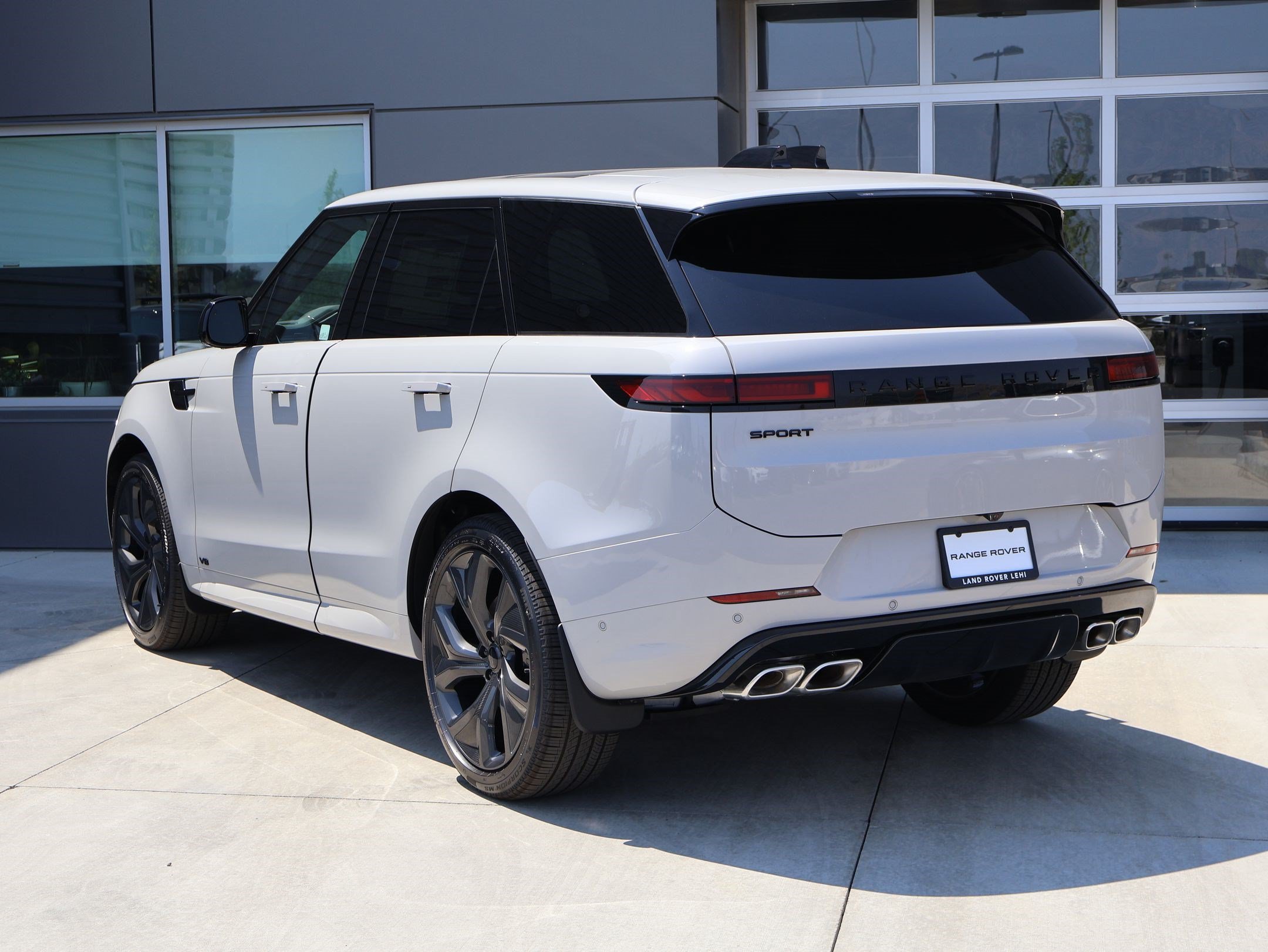New 2026 Borasco Grey LAND ROVER P530 Dynamic SE image 8