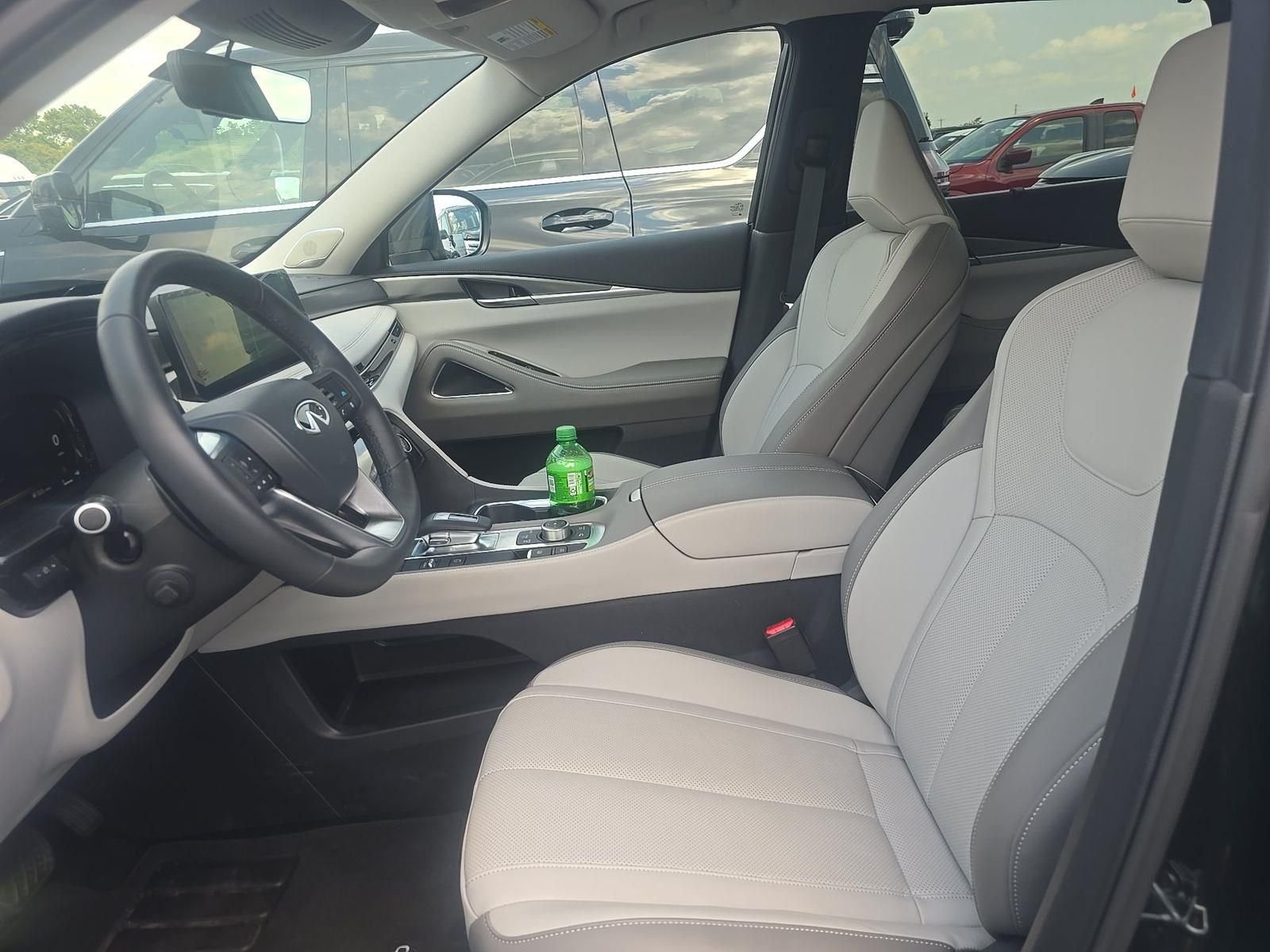 Certified Used 2026  INFINITI LUXE image 13