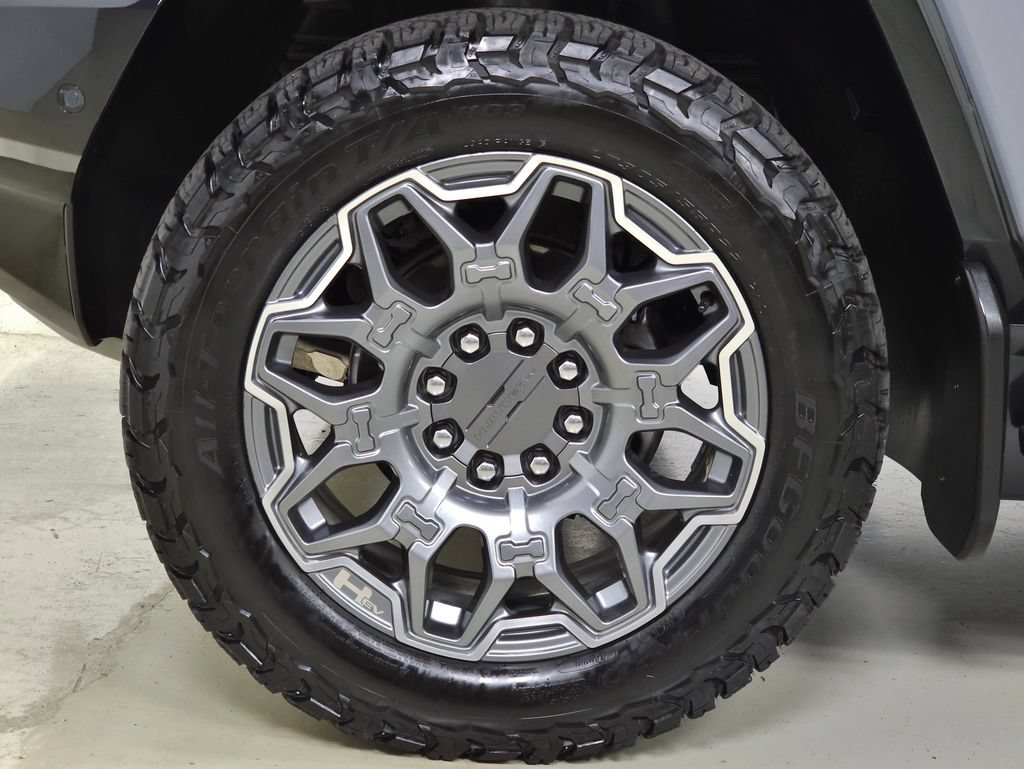 Used 2025 Meteorite Metallic (Grey) GMC 3X image 12