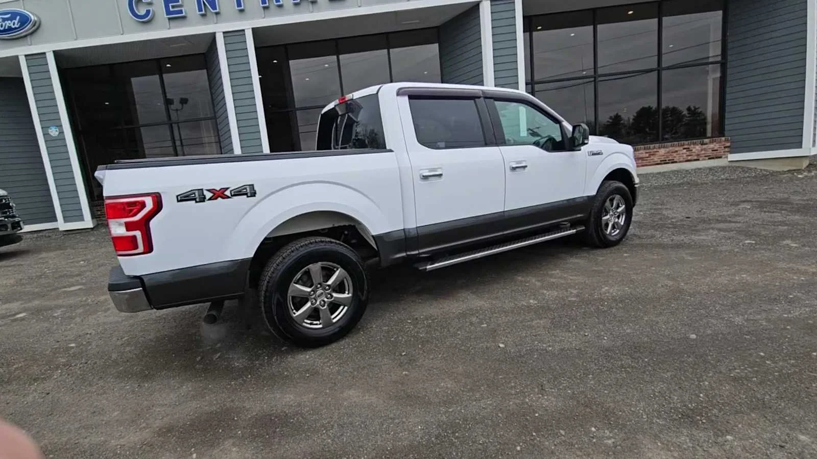Used 2020 Oxford White/Magnetic Ford XLT image 8