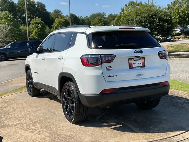 New 2026 Bright White Clearcoat Jeep Latitude image 5