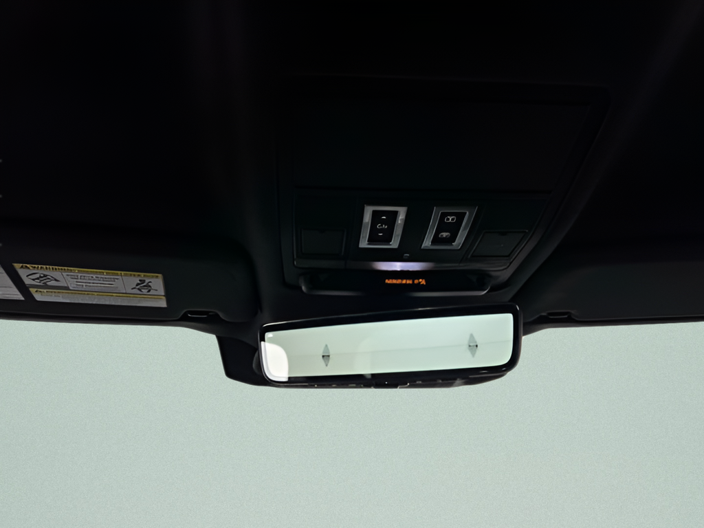 Used 2021  Land Rover X image 23