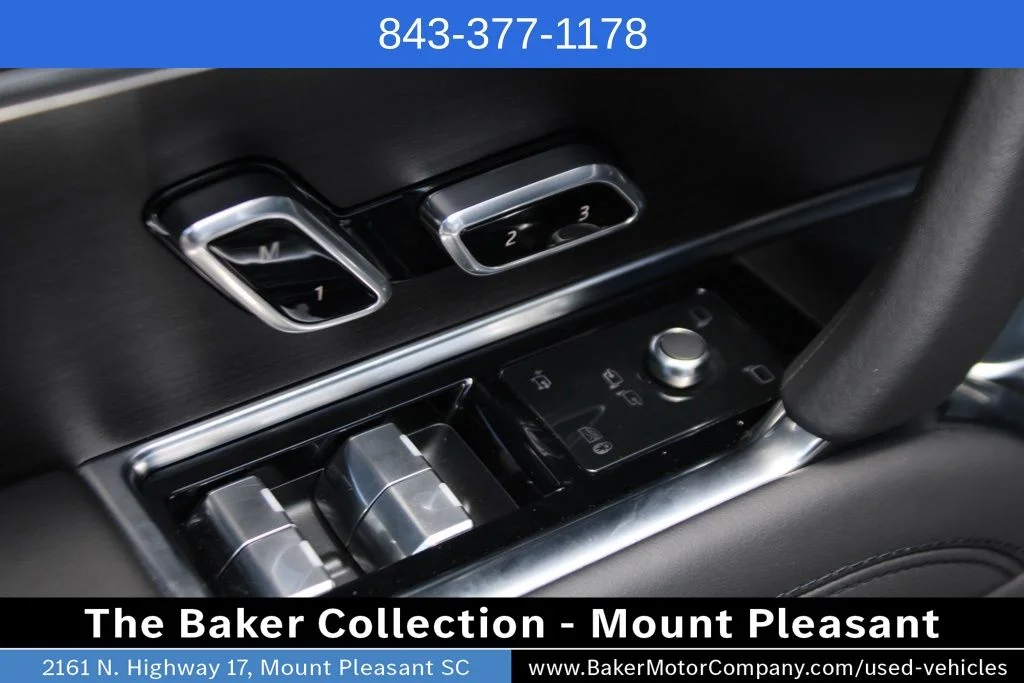 Used 2024 White Land Rover SE image 10