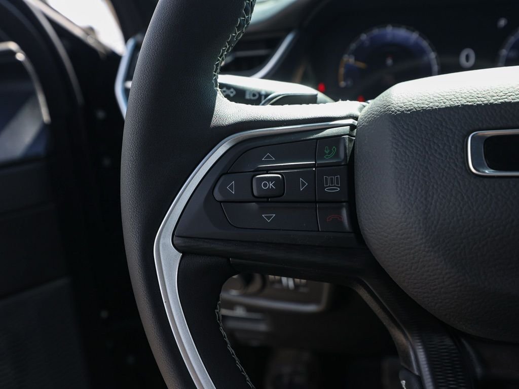 New 2026 Diamond Black Crystal Pearl-Coat Exterior Paint Jeep Laredo image 25