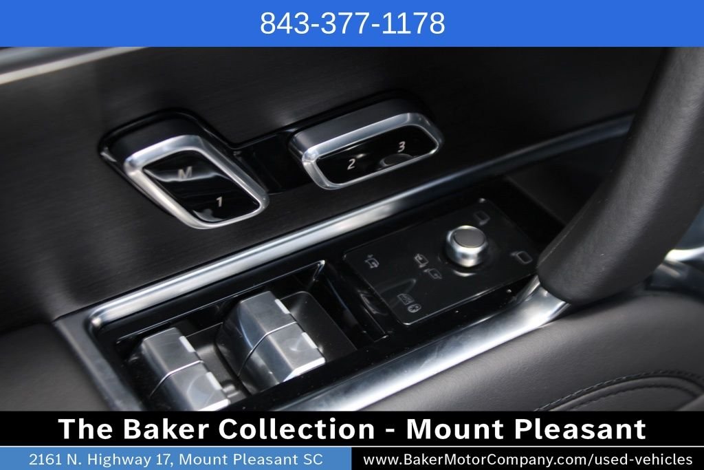 Used 2024 White Land Rover SE image 10