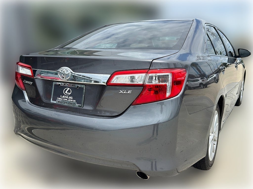 Used 2014 GRAY Toyota XLE image 5