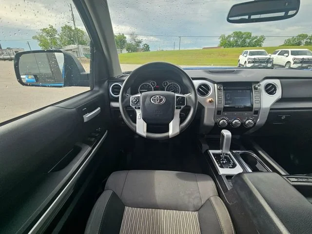Used 2016 Blue Toyota SR5 image 13