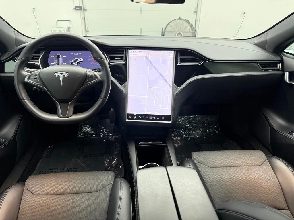 Used 2018 Black Tesla 75D image 4