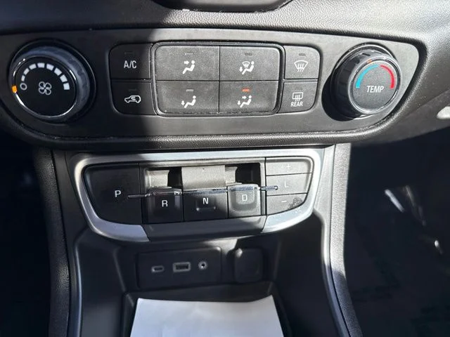 Used 2024 White GMC SLE image 18