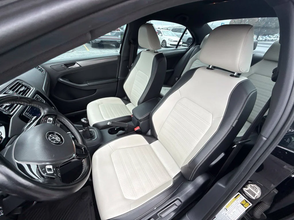 Used 2016 Black Uni Volkswagen 1.8T Sport image 18