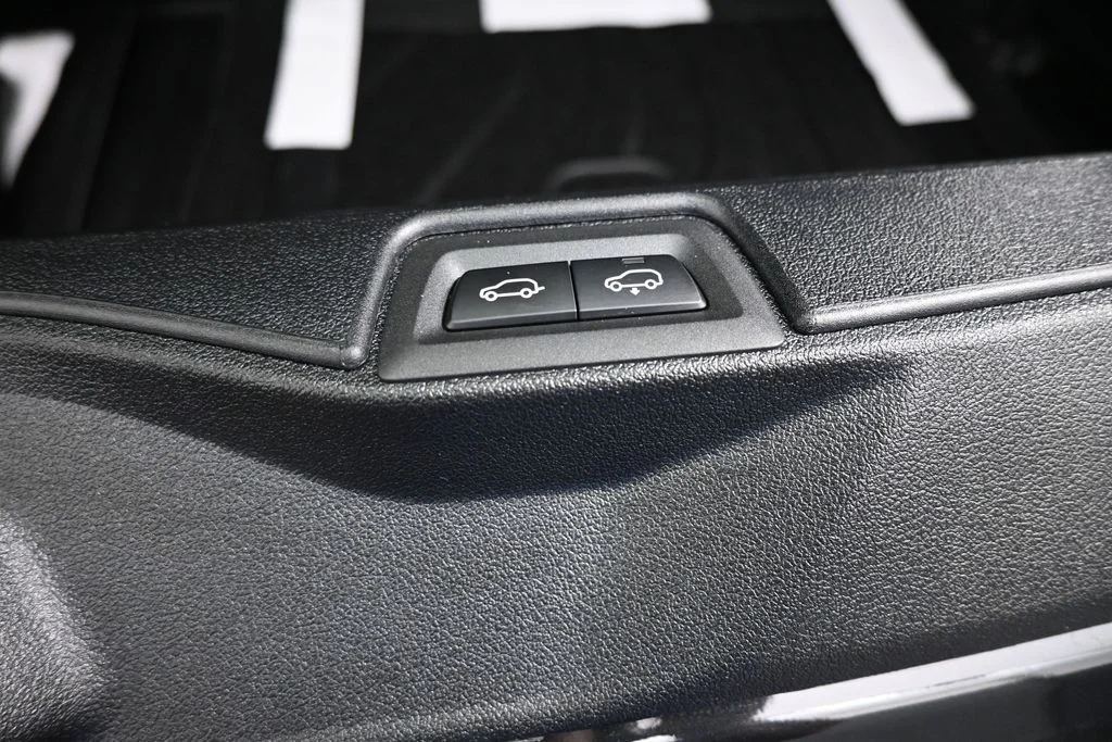 Used 2026 Black BMW xDrive40i image 25