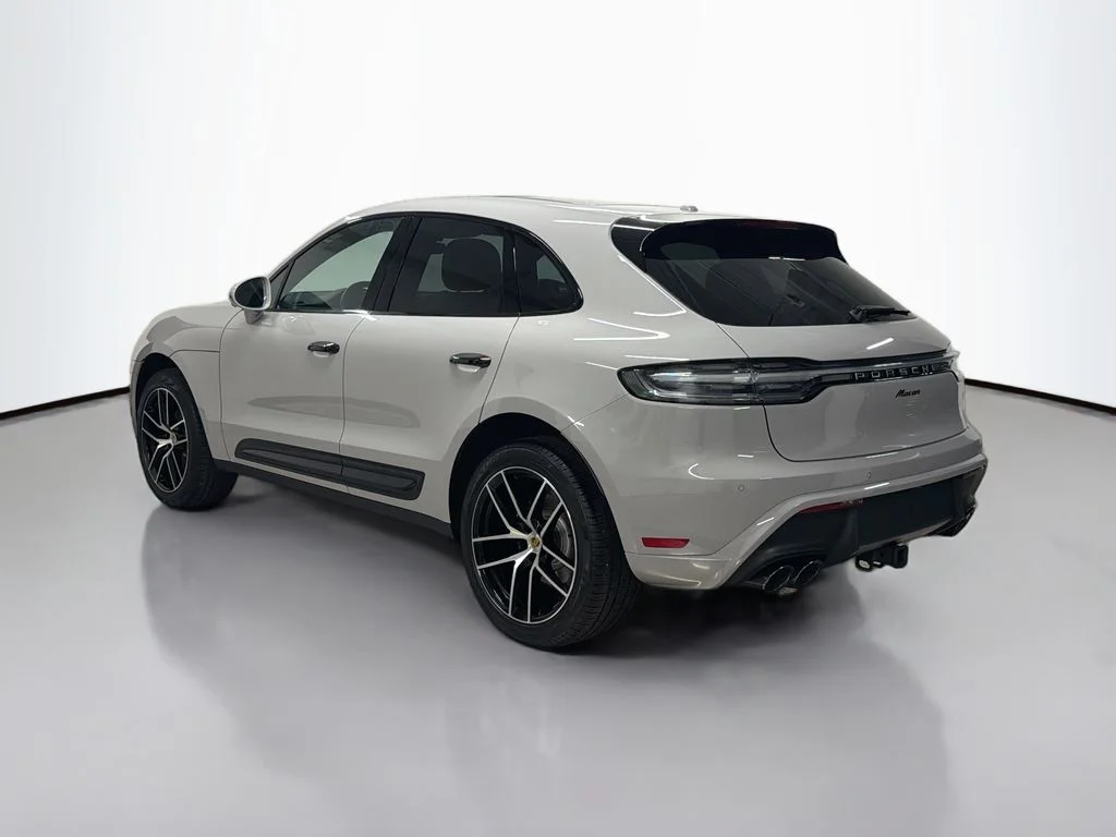 Certified Used 2025  Porsche  image 3