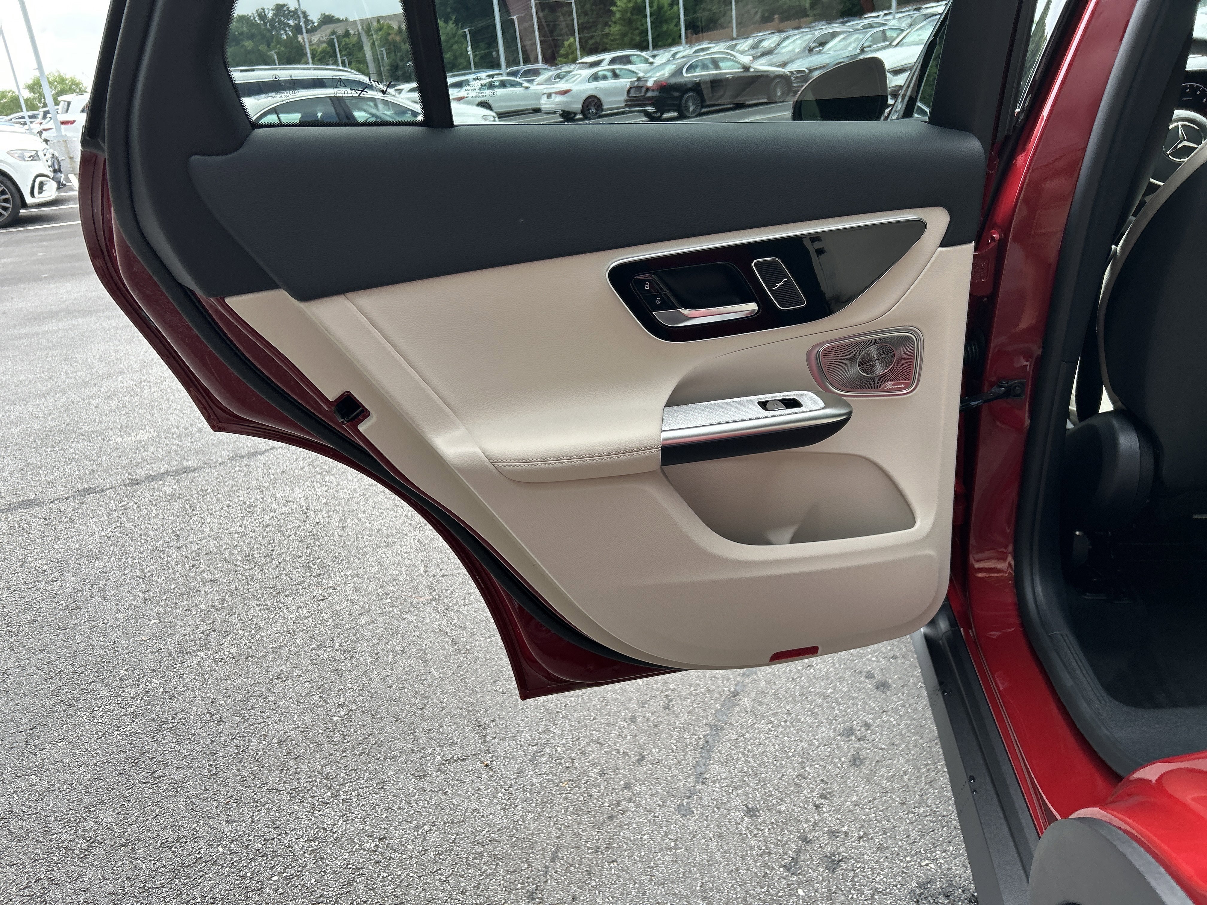 New 2026 MANUFAKTUR Patagonia Red Metallic Mercedes-Benz GLC 300 4MATIC® SUV image 35