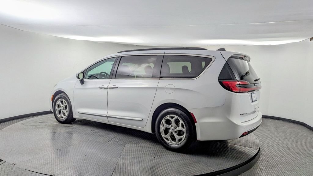 Used 2023 White Chrysler Limited image 1