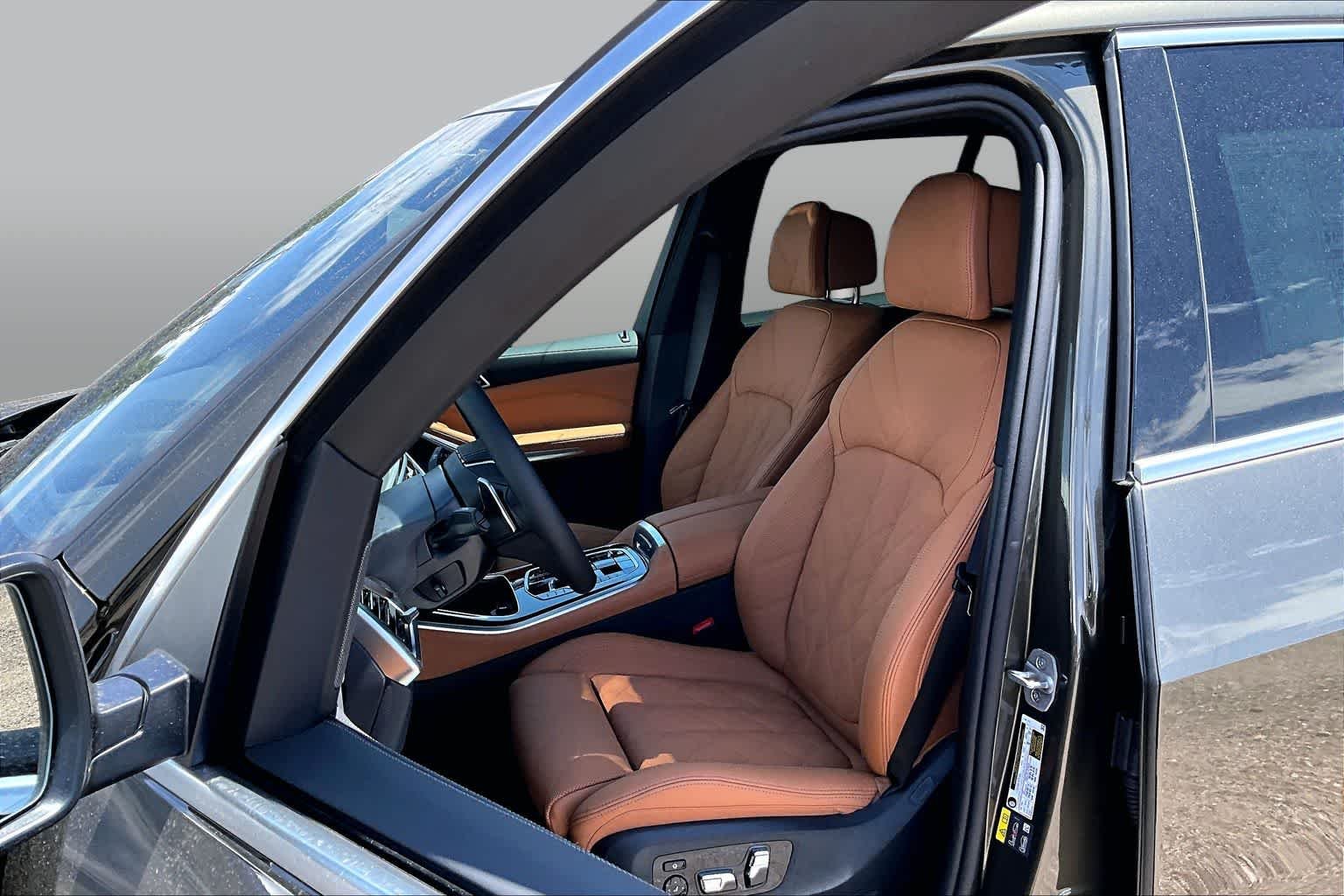 New 2026 Manhattan Green Metallic BMW xDrive50e image 9