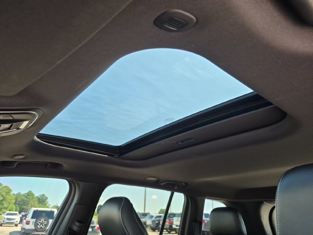 Used 2025 Black Jeep Altitude X image 14