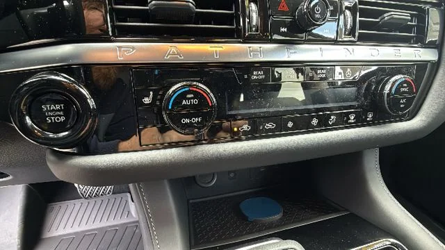 2026 Nissan Pathfinder SL - Photo 14