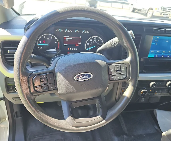 Used 2023  Ford XLT image 4
