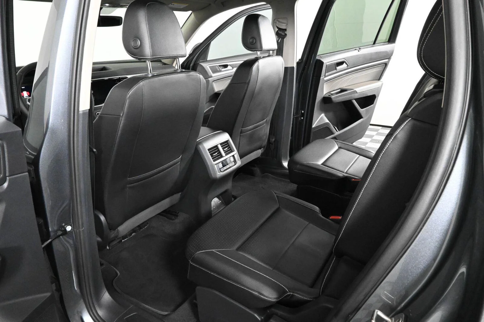 Certified Used 2023 Platinum Gray Metallic Volkswagen 3.6L V6 SE w/Technology image 16