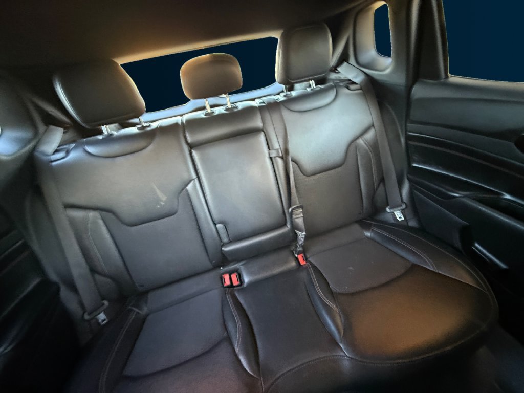Used 2024  Jeep Trailhawk image 18