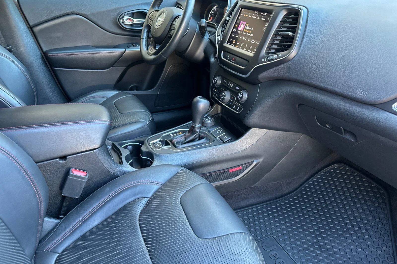 Used 2019 Billet Silver Metallic Clearcoat Jeep Trailhawk image 17