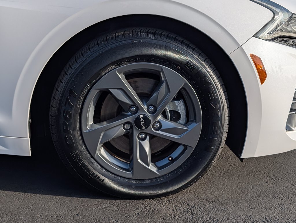 2022 Kia K5 LX - Photo 8