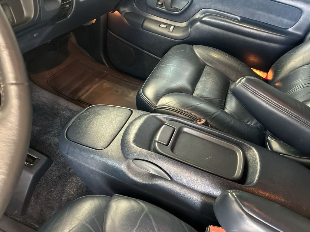 Used 1995 Blue Chevrolet Base image 17