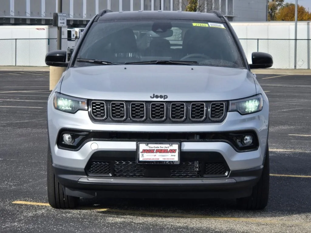New 2026 Silver Zynith Metallic Clear-Coat Exterior Paint Jeep Limited image 2