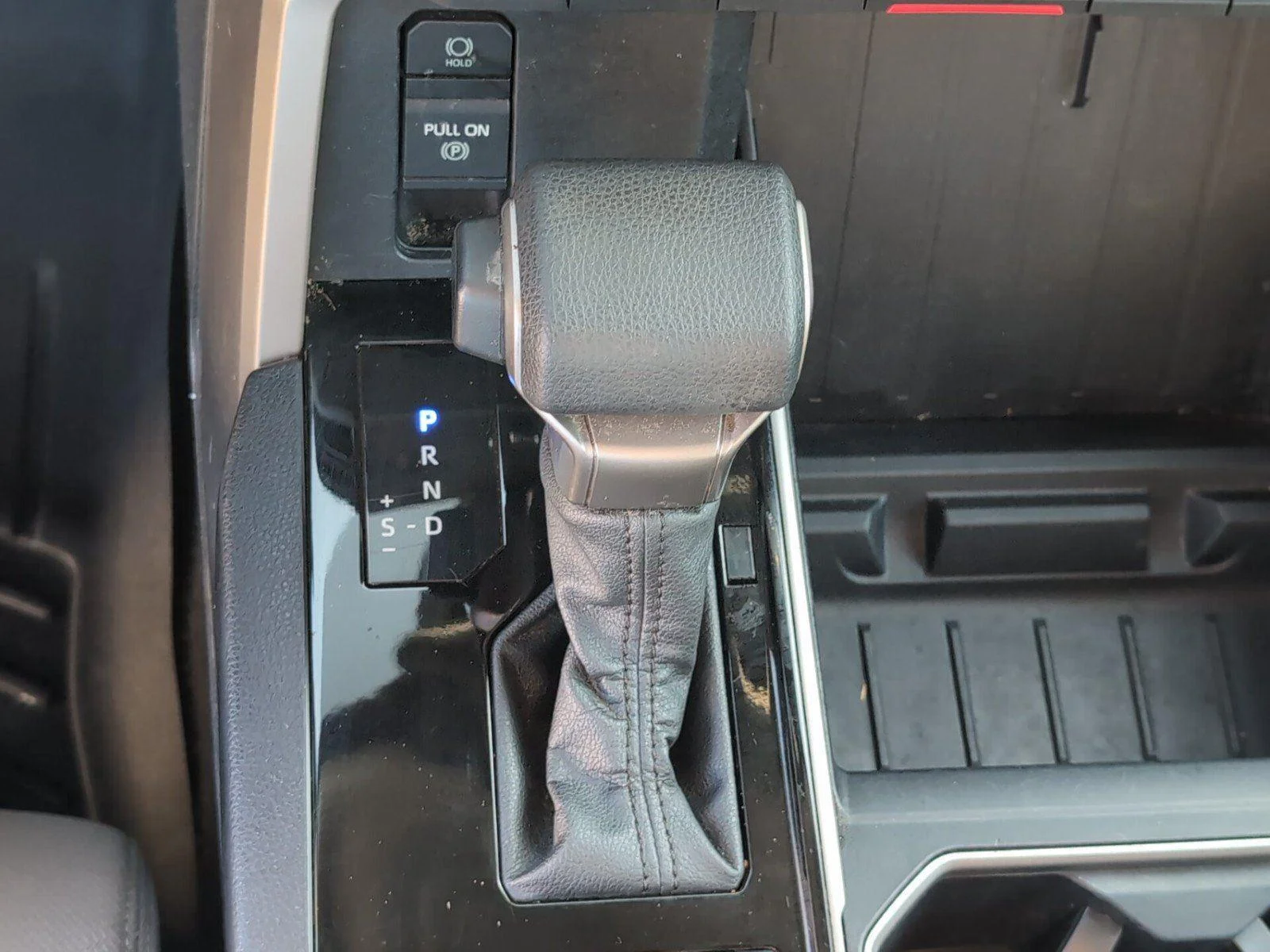 Used 2022 Midnight Black Metallic Toyota SR5 image 25