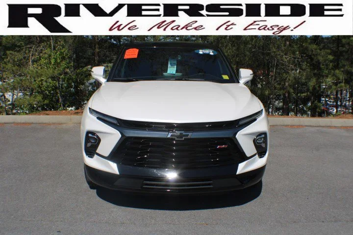 Used 2023 Iridescent Pearl Tricoat Chevrolet RS image 18