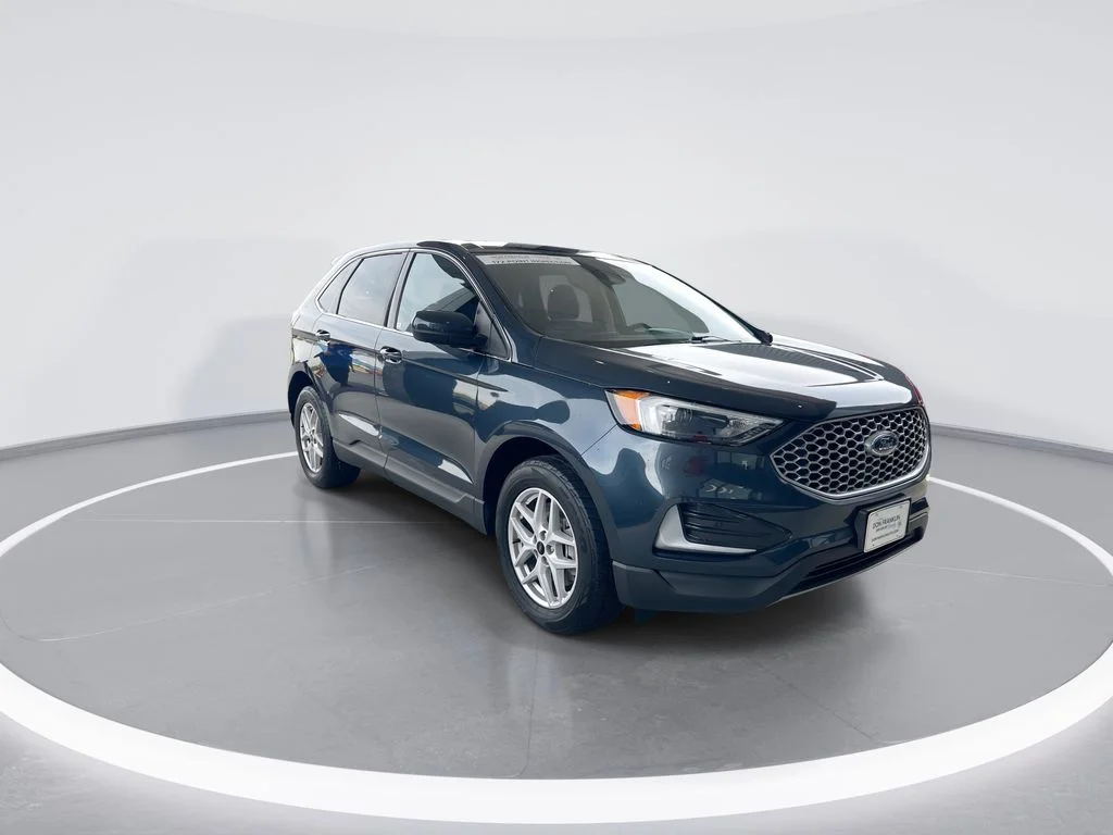 Used 2023 Blue Ford SEL image 2