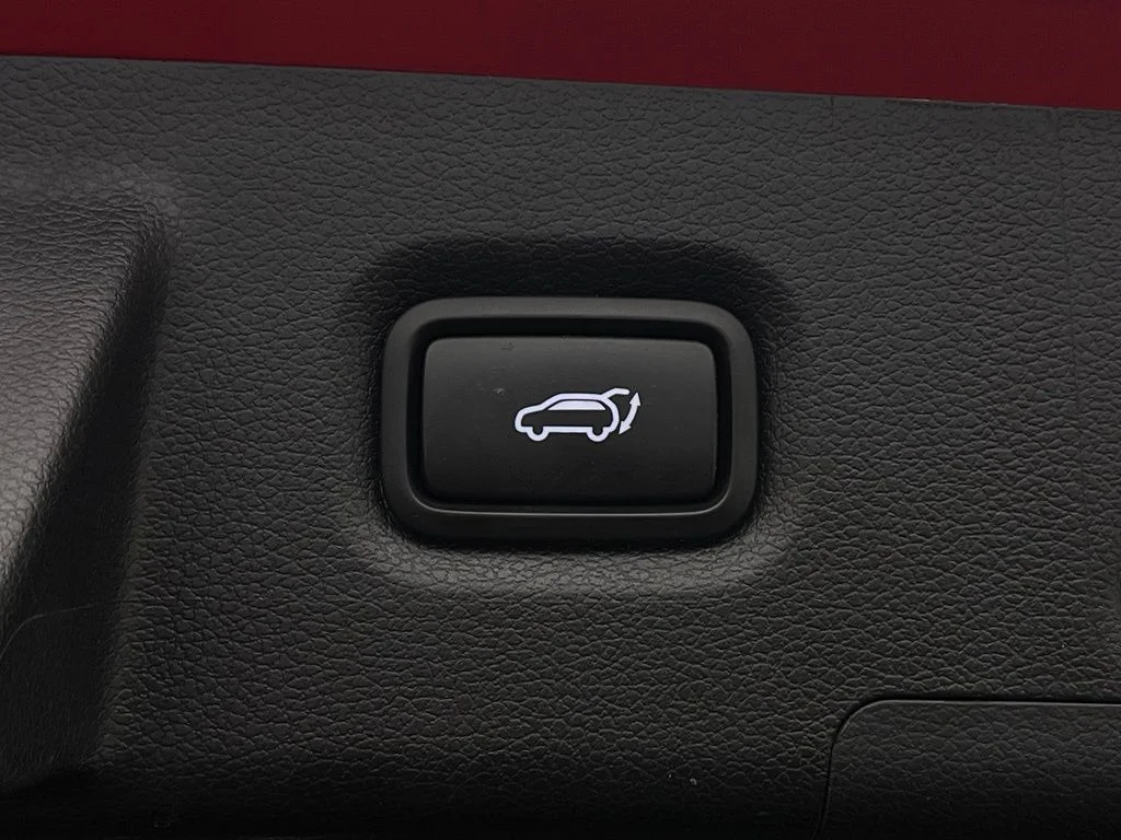 Used 2020 Scarlet Red Hyundai Limited image 11