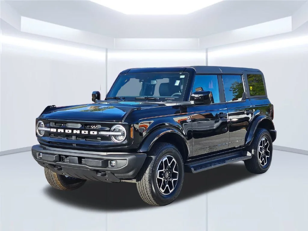 New 2026 Shadow Black Ford Outer Banks® image 2