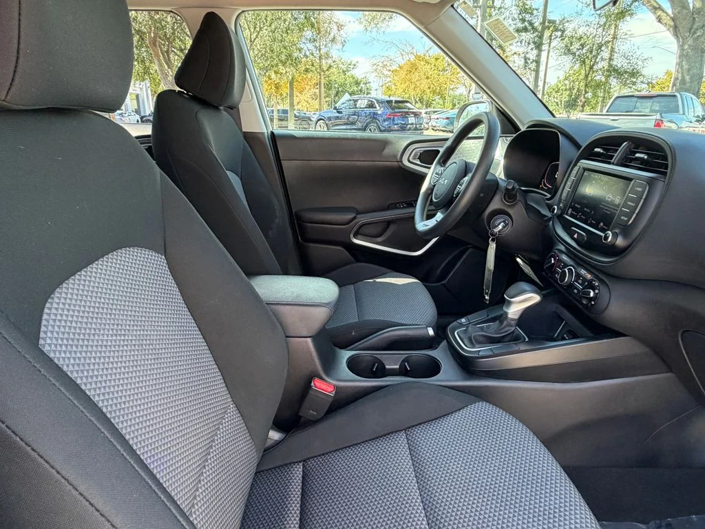 2024 Kia Soul LX - Photo 10
