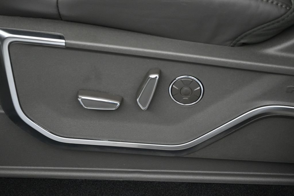 New 2026 White Ford Platinum image 9