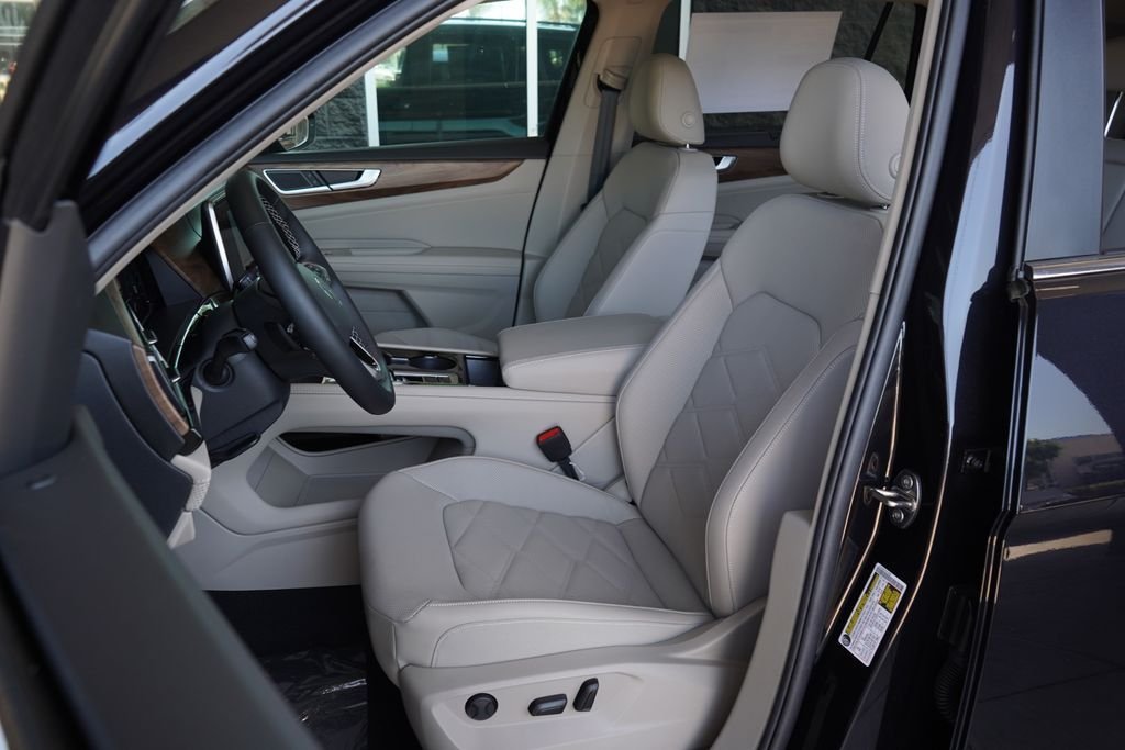 New 2026 Deep Black Pearl Volkswagen SE w/Technology image 6