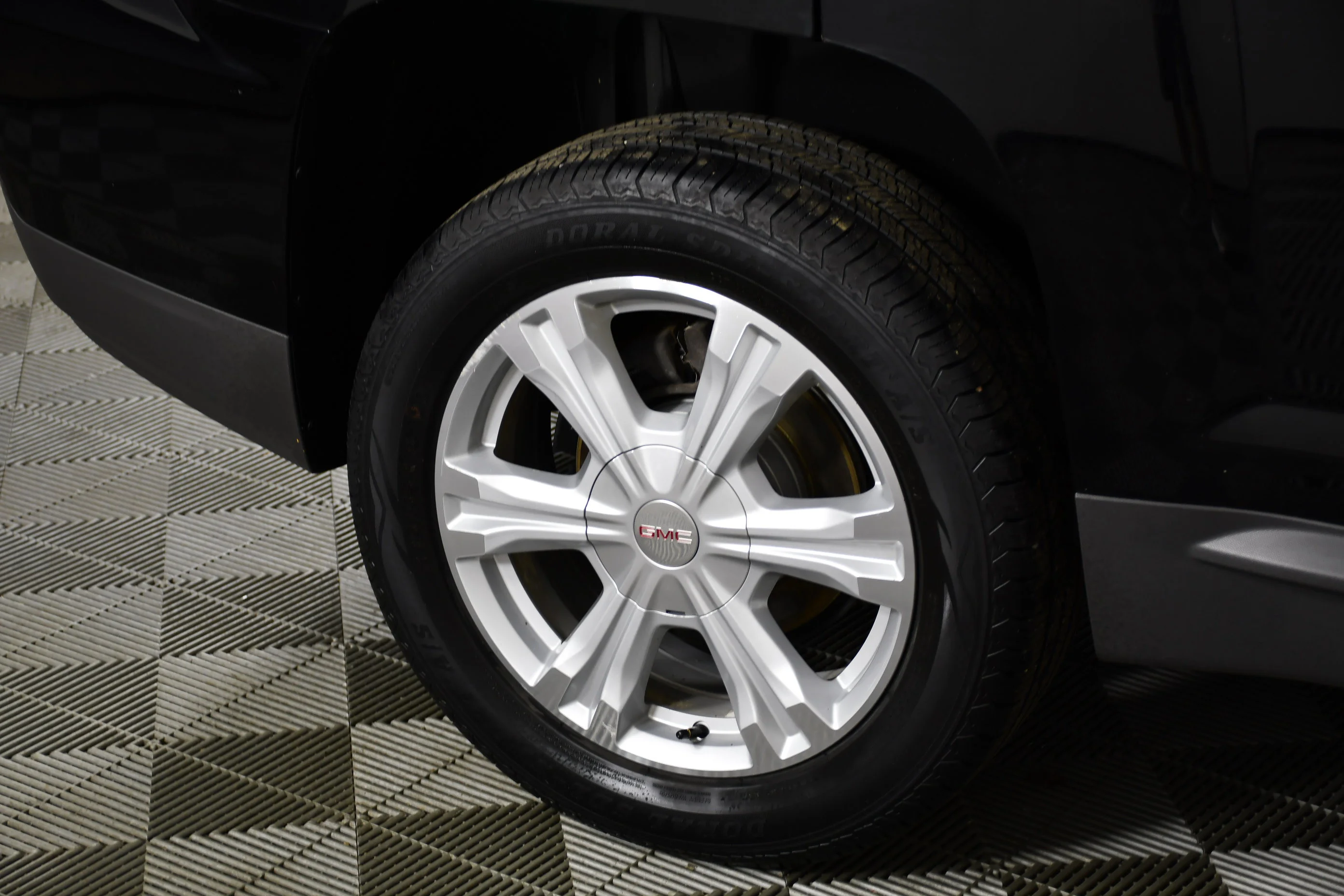 Used 2017 Onyx Black GMC SLE image 51
