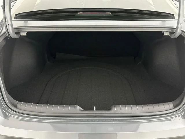 New 2026 Hyundai ELANTRA SE