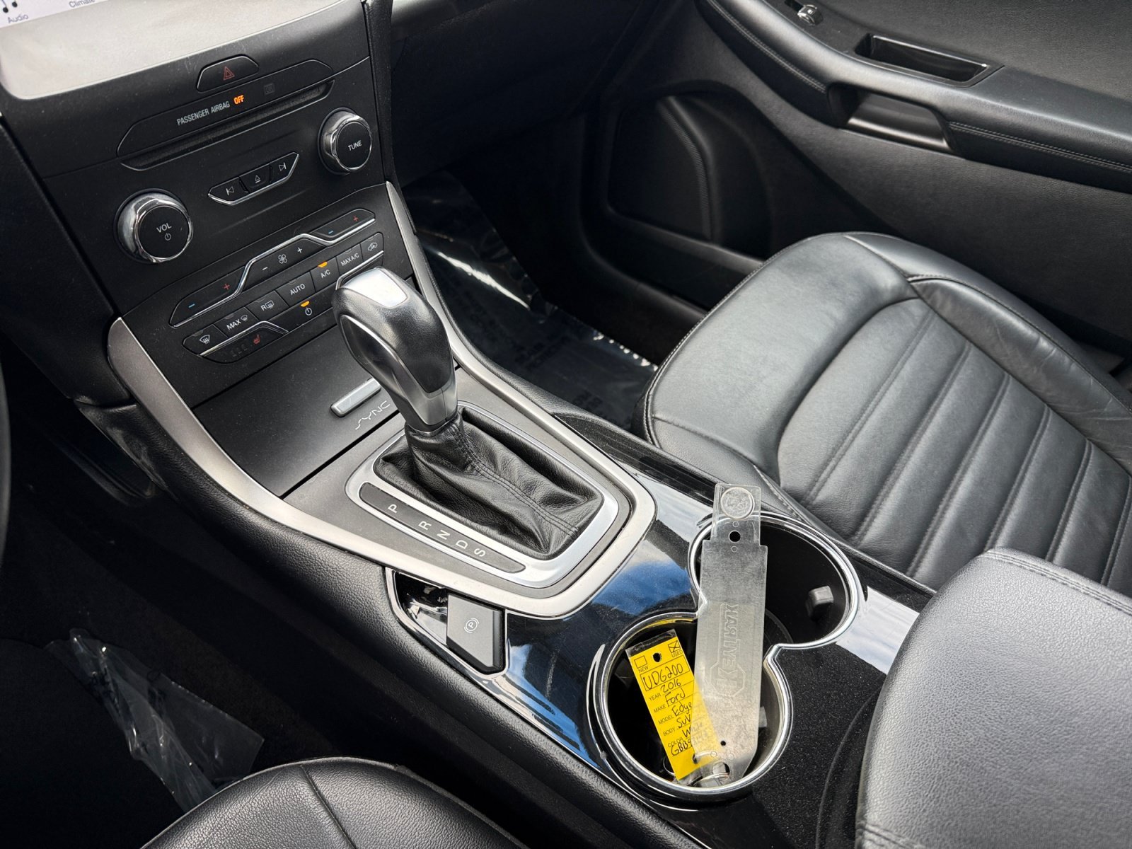 Used 2016 Oxford White Ford SEL image 13